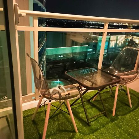 Beach Front Living In The Heart Of The City, Azure Residences Манила Экстерьер фото