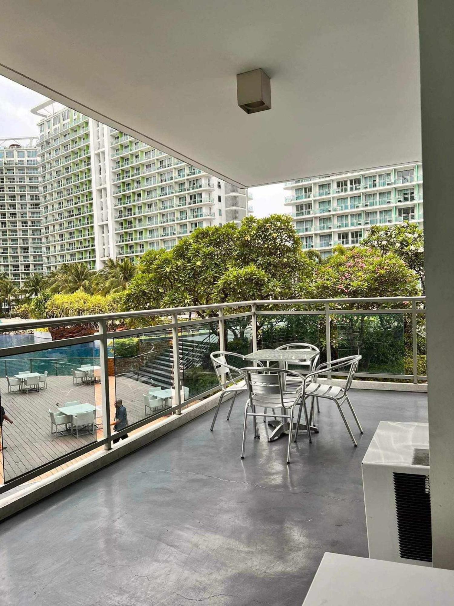 Beach Front Living In The Heart Of The City, Azure Residences Манила Экстерьер фото