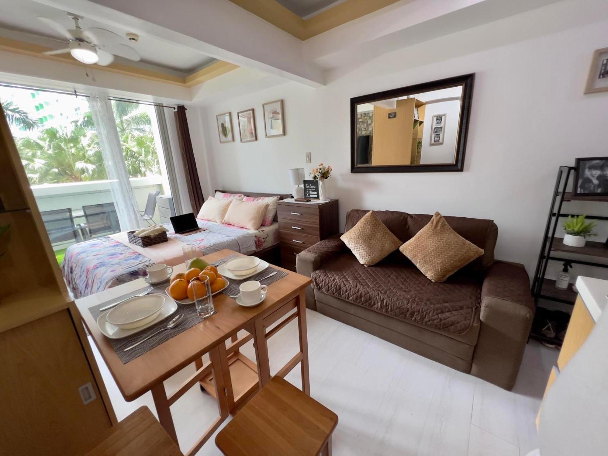 Beach Front Living In The Heart Of The City, Azure Residences Манила Экстерьер фото