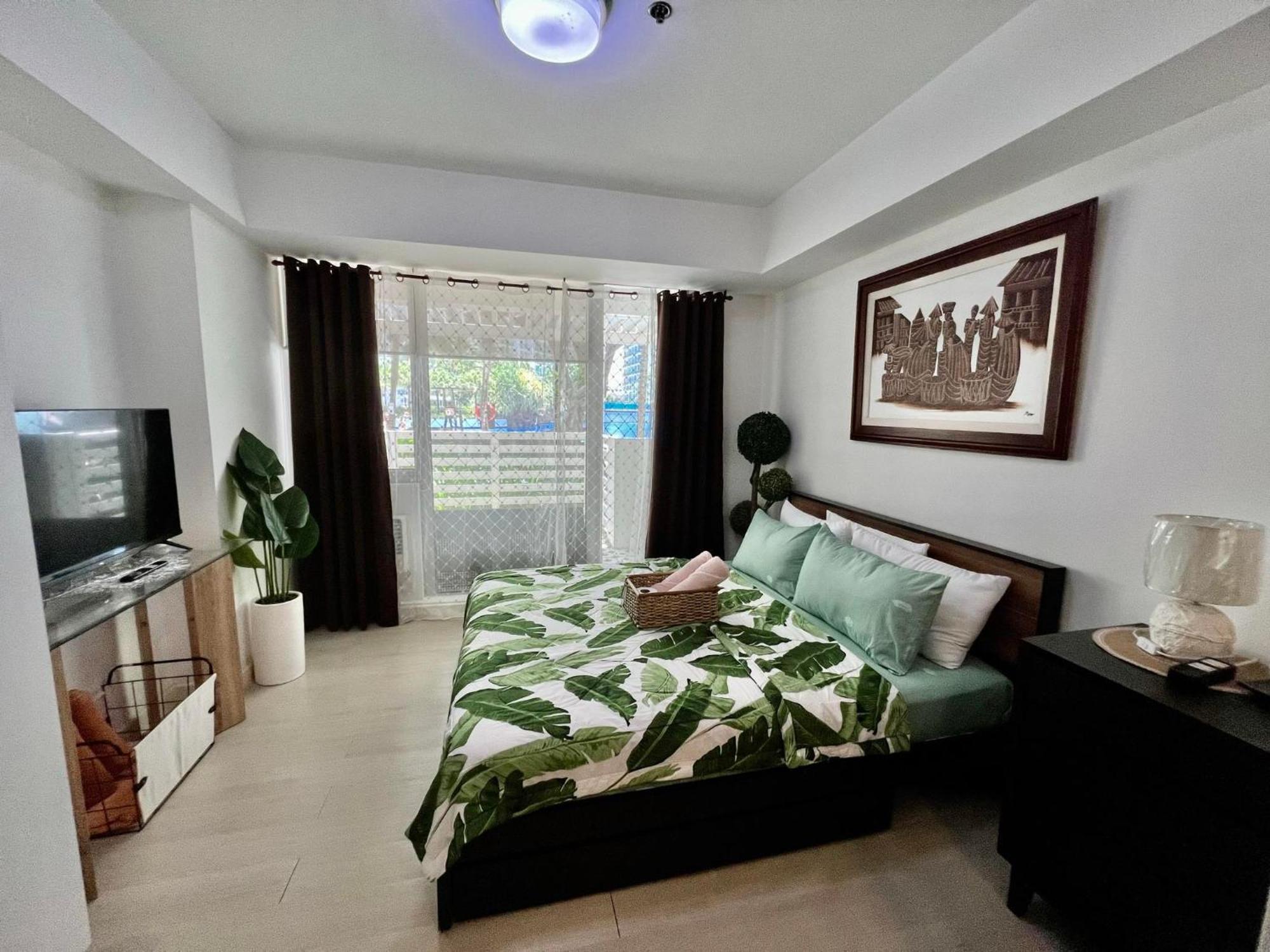 Beach Front Living In The Heart Of The City, Azure Residences Манила Экстерьер фото