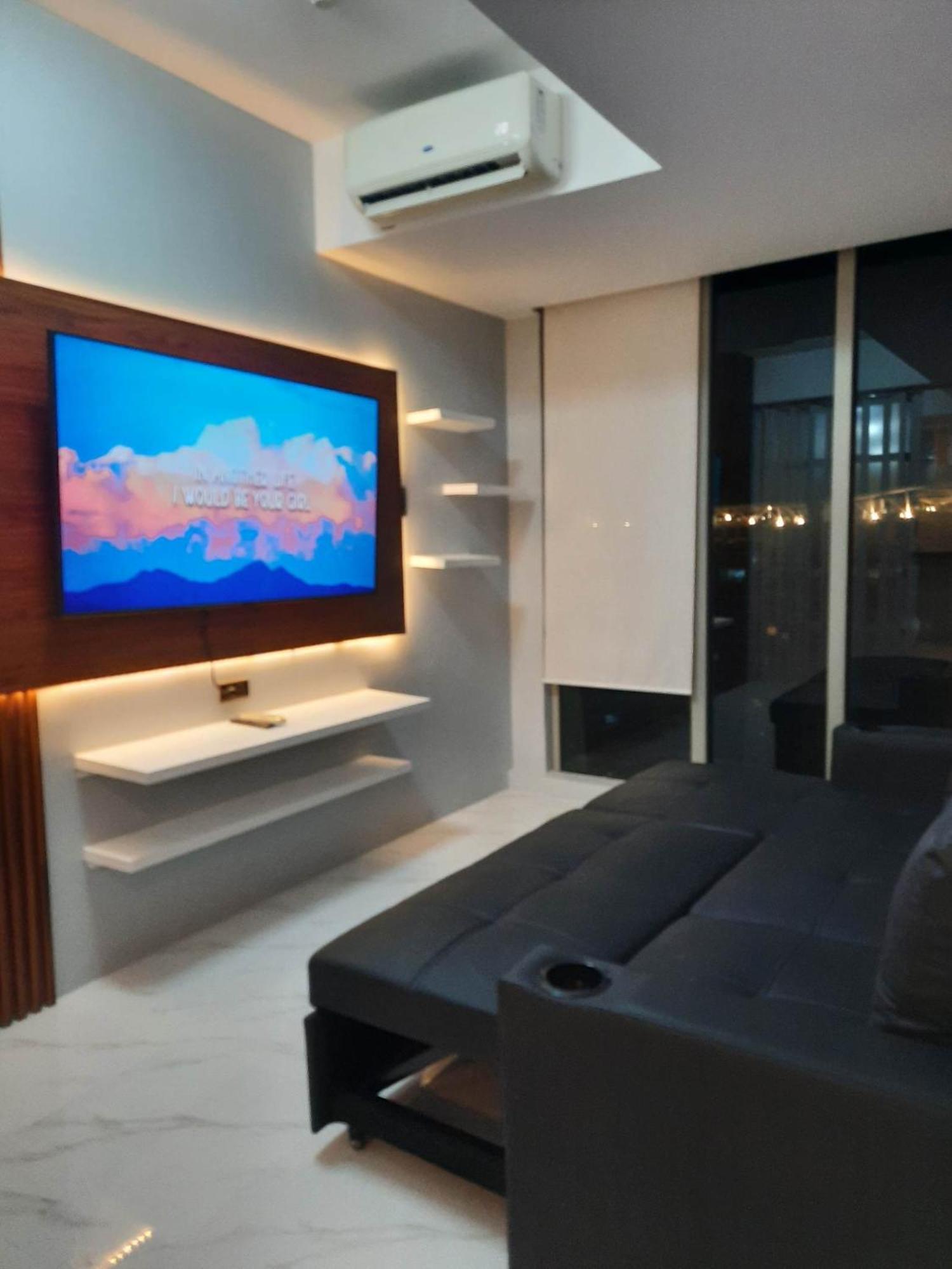 Beach Front Living In The Heart Of The City, Azure Residences Манила Экстерьер фото