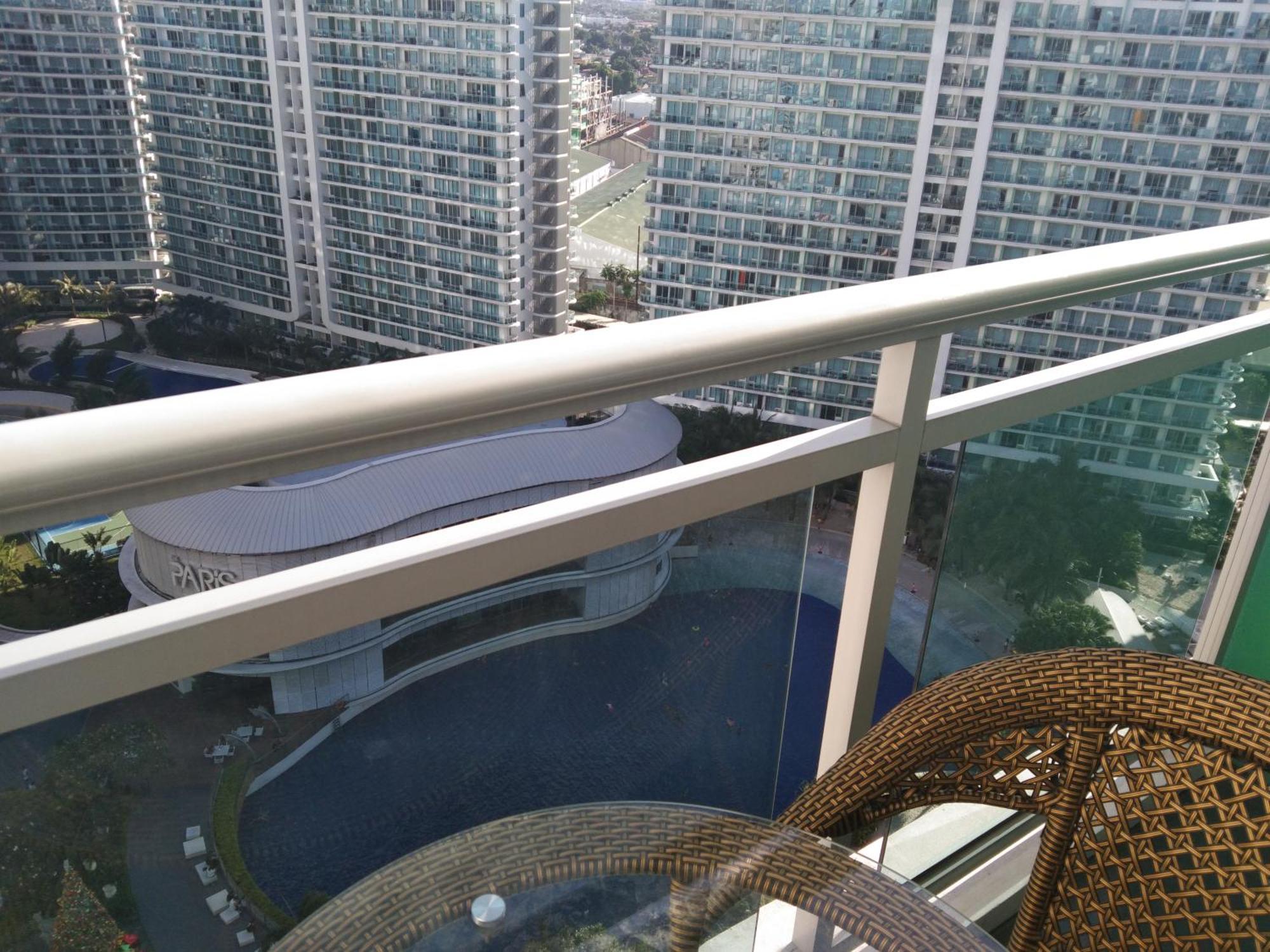 Beach Front Living In The Heart Of The City, Azure Residences Манила Экстерьер фото
