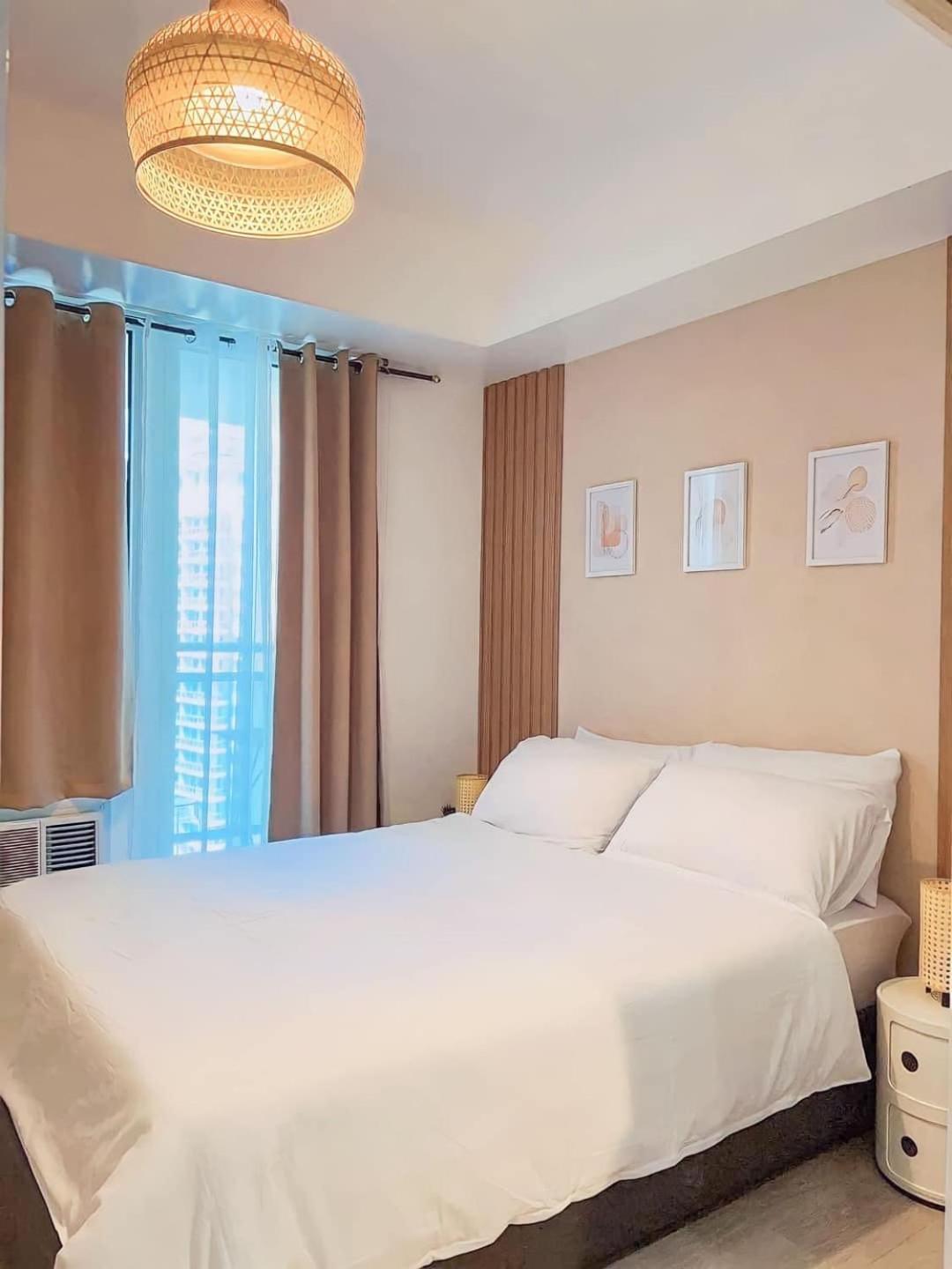 Beach Front Living In The Heart Of The City, Azure Residences Манила Номер фото