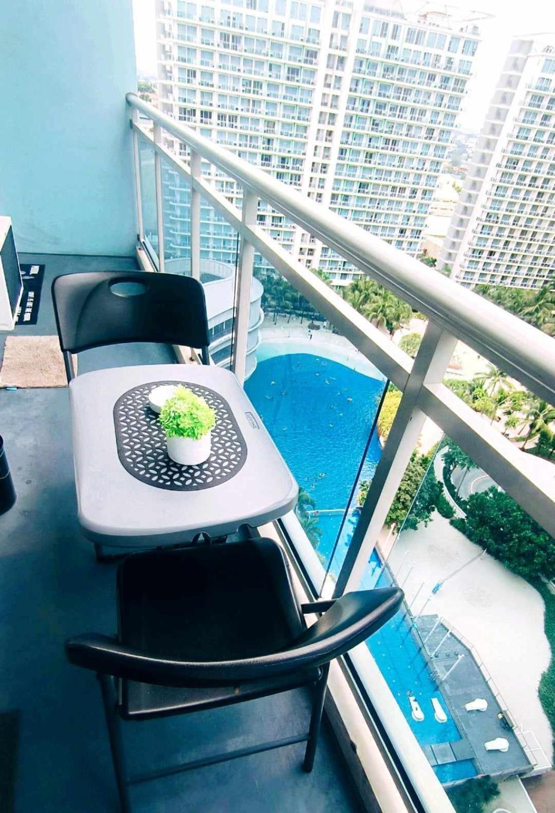 Beach Front Living In The Heart Of The City, Azure Residences Манила Экстерьер фото