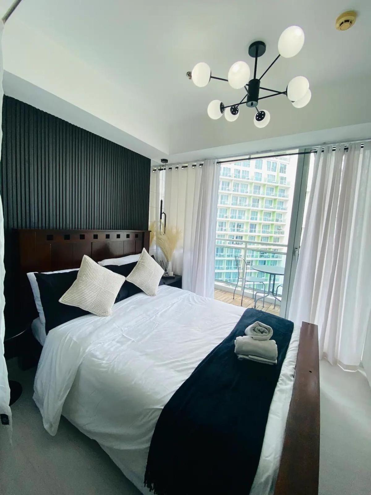 Beach Front Living In The Heart Of The City, Azure Residences Манила Экстерьер фото