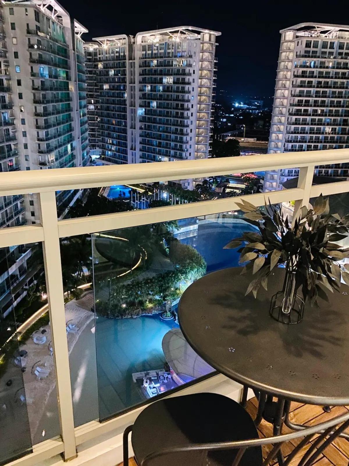 Beach Front Living In The Heart Of The City, Azure Residences Манила Экстерьер фото
