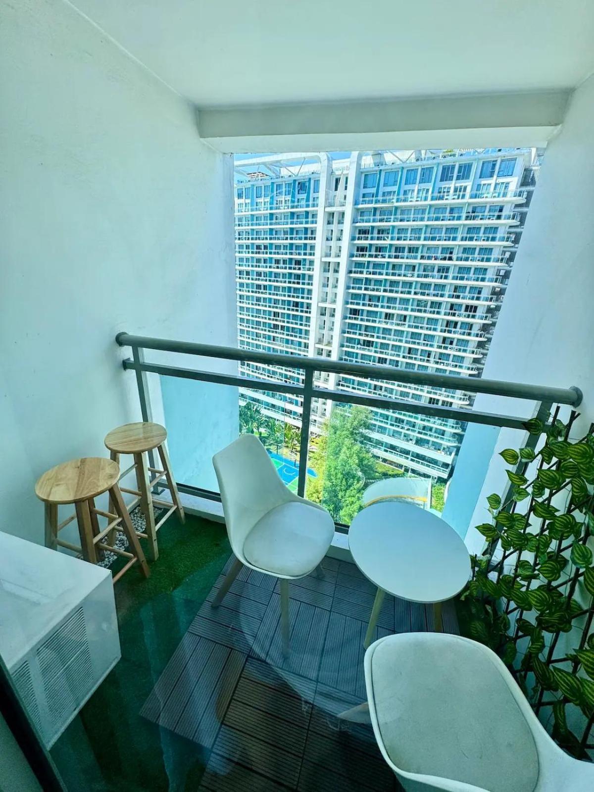 Beach Front Living In The Heart Of The City, Azure Residences Манила Экстерьер фото