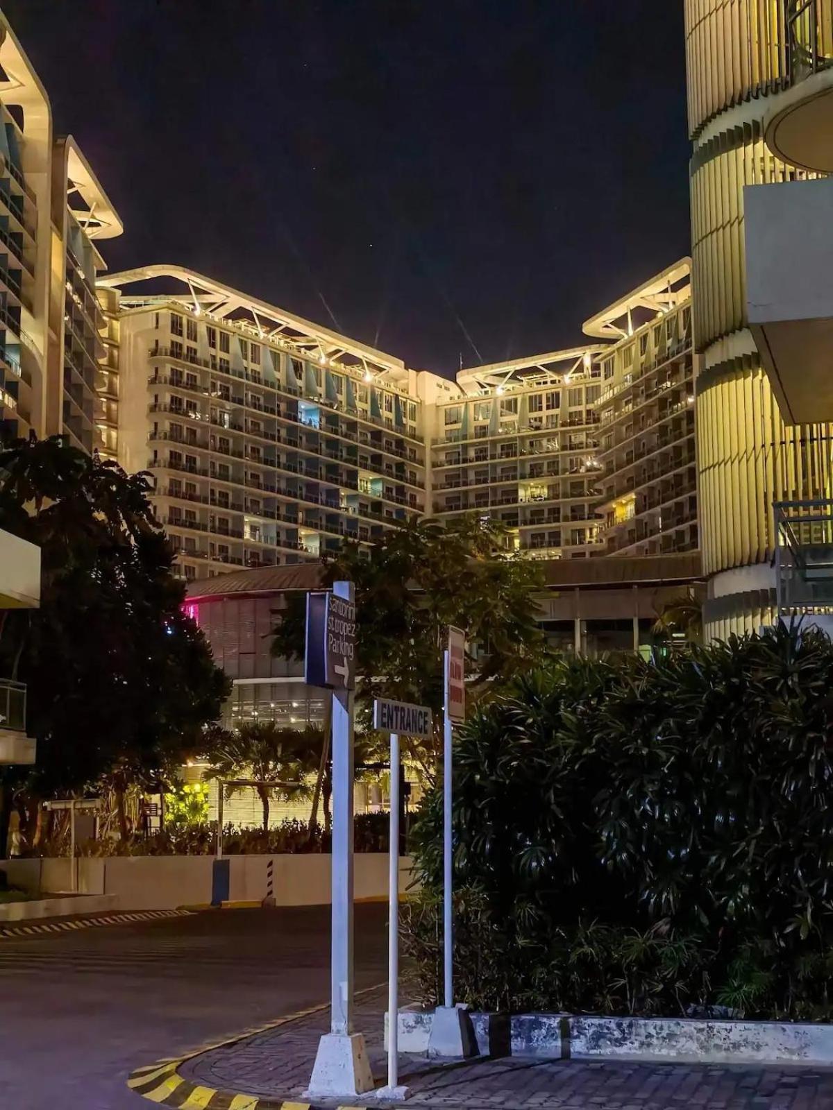Beach Front Living In The Heart Of The City, Azure Residences Манила Экстерьер фото